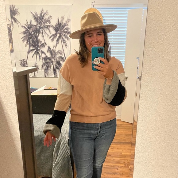 Stitch and feather sweater size large - Picture 1 of 3